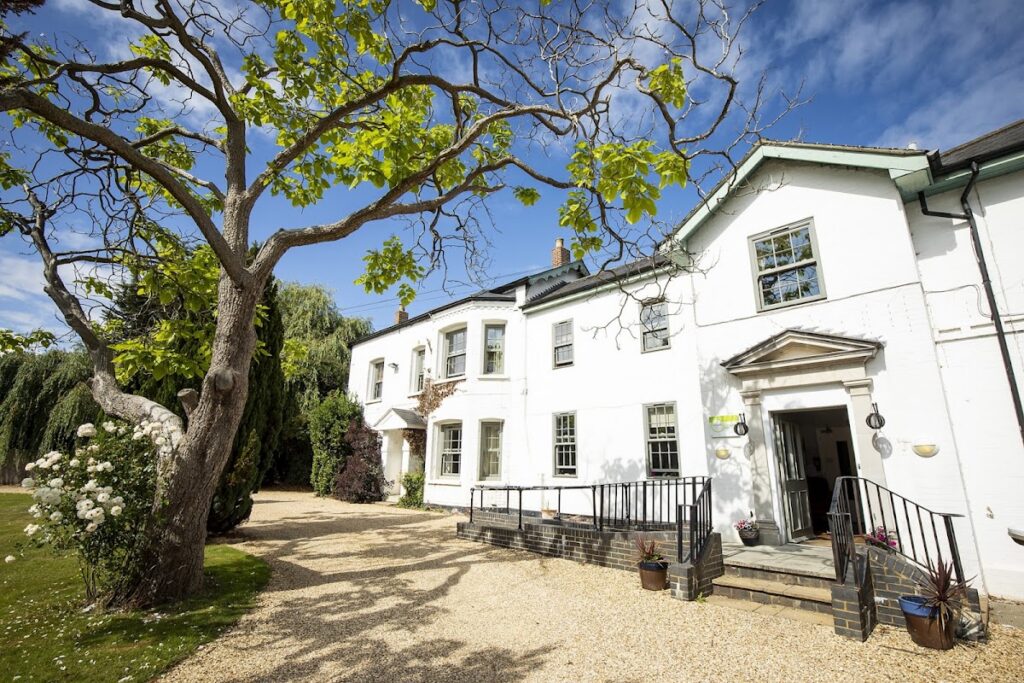 Hollies Care Home in Reading | Optalis