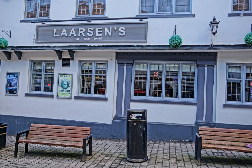 Laarsens (The Feathers)