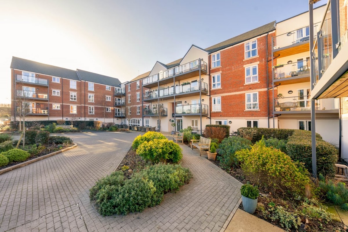 Albert Court – Retirement Living Plus – McCarthy & Stone