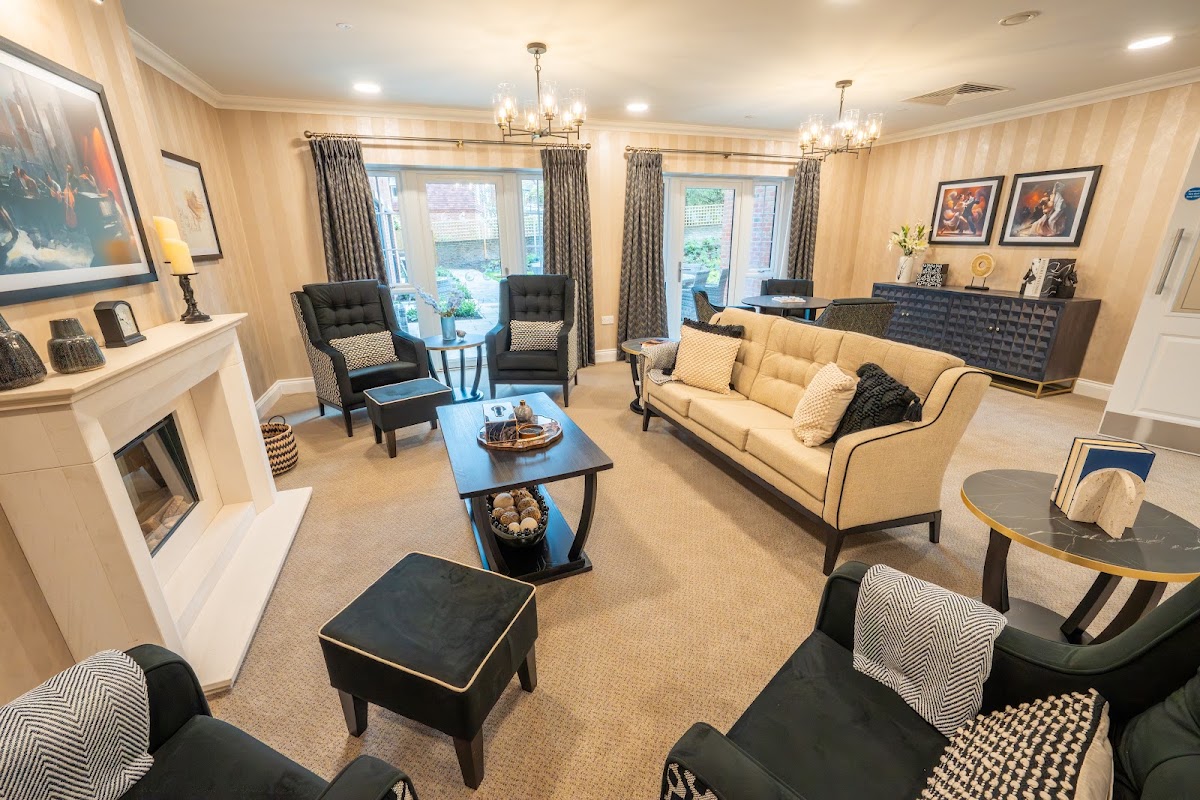 Alice Court Care Home – Avery Collection