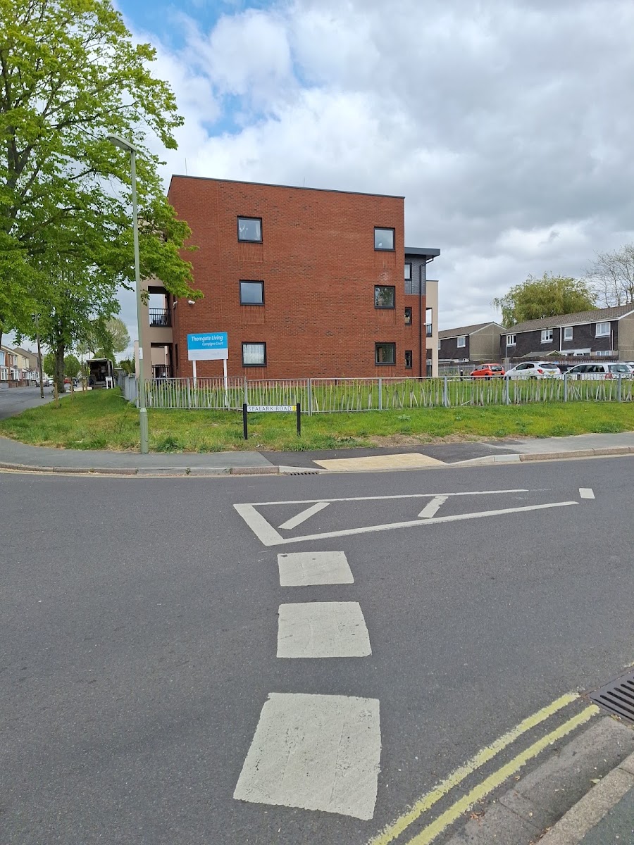 Compigne Court