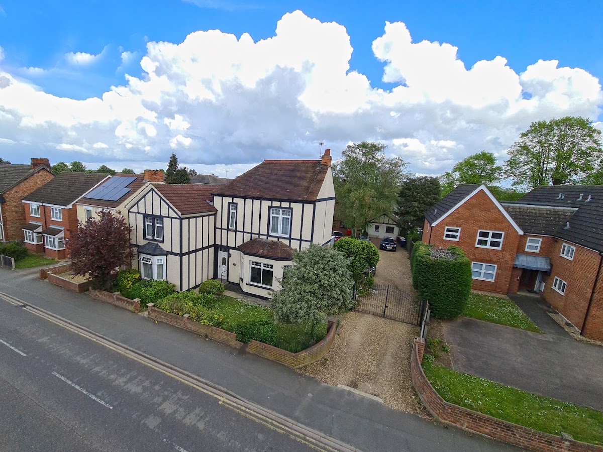 Holly Tree Lodge (Mentaur Ltd)