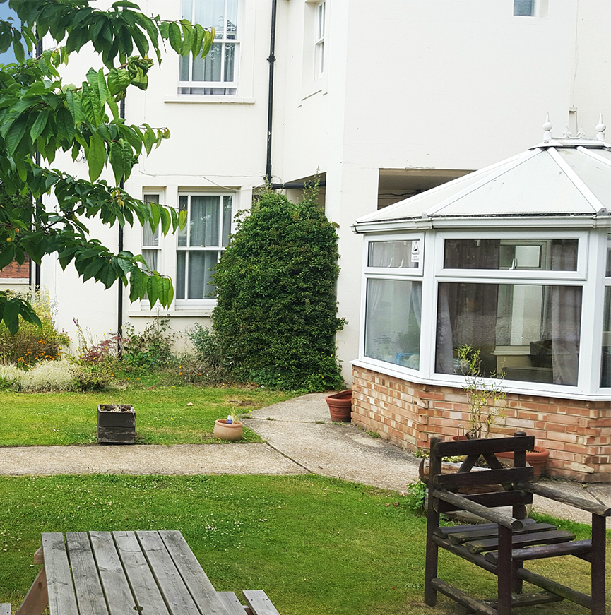 Priory Yew Tree Lodge