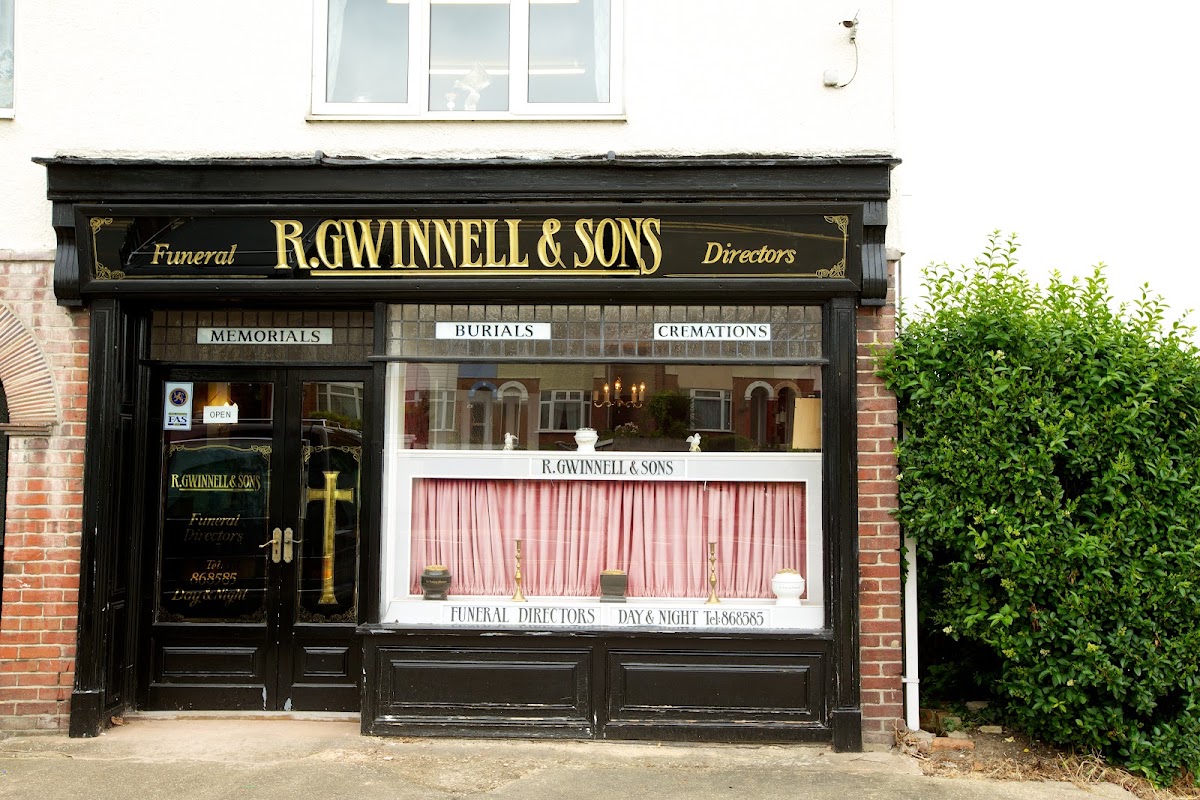 R Gwinnell & Sons Memorials