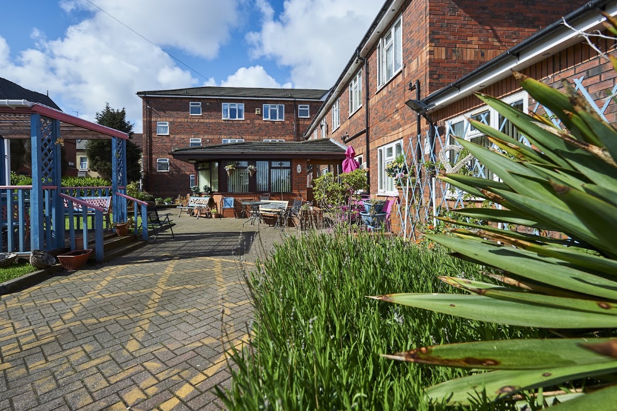 Simonsfield Residential Care Home in Merseyside | Vayra Care Homes