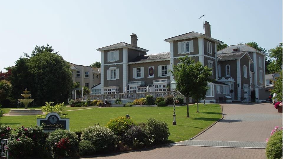 Sundial Lodge