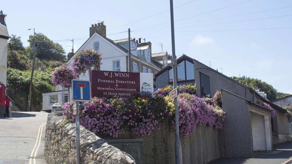 W J Winn Funeral Directors