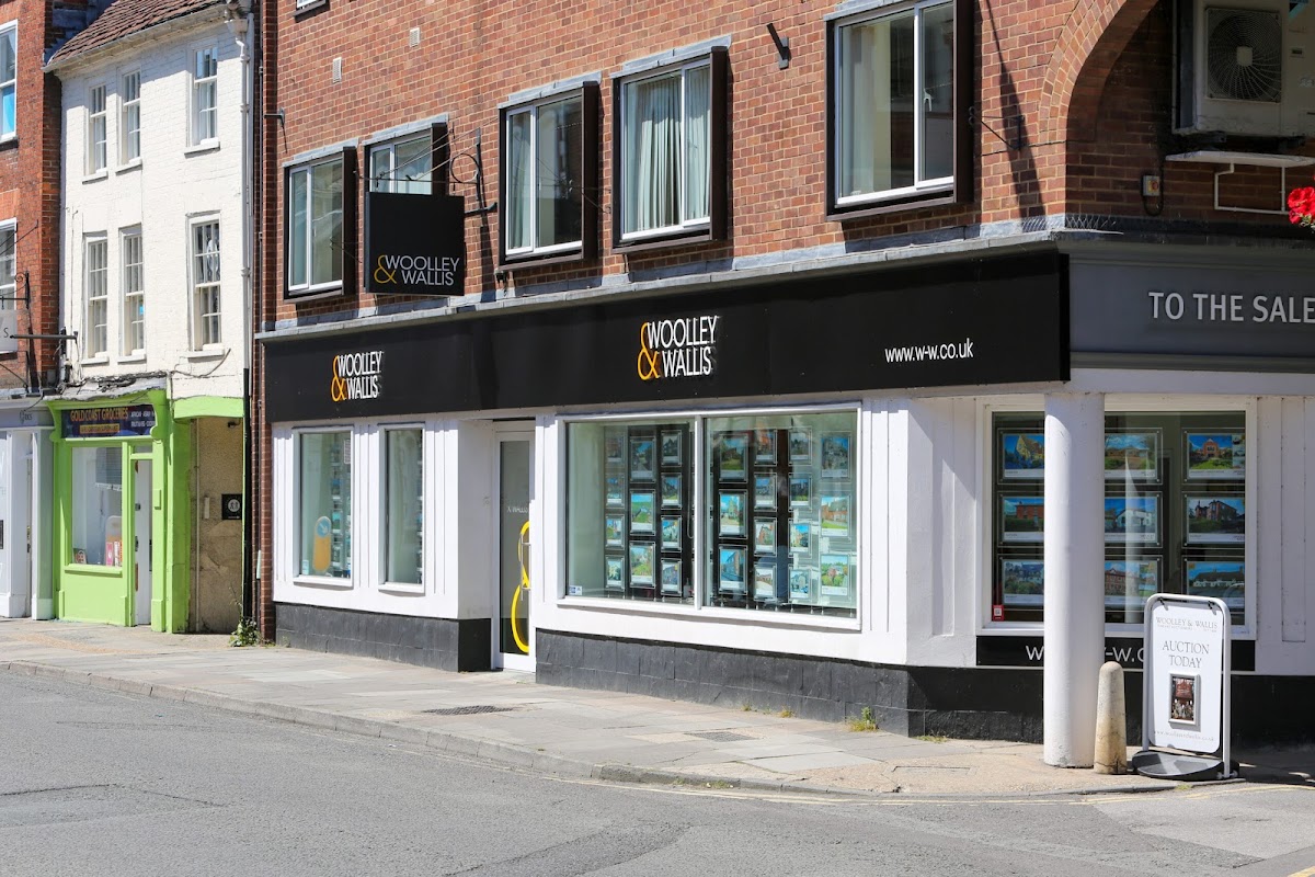 Woolley & Wallis
